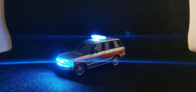 76RR3004 - Range Rover Metropolitan Police with Leigh Models and Hobbies Light Bar