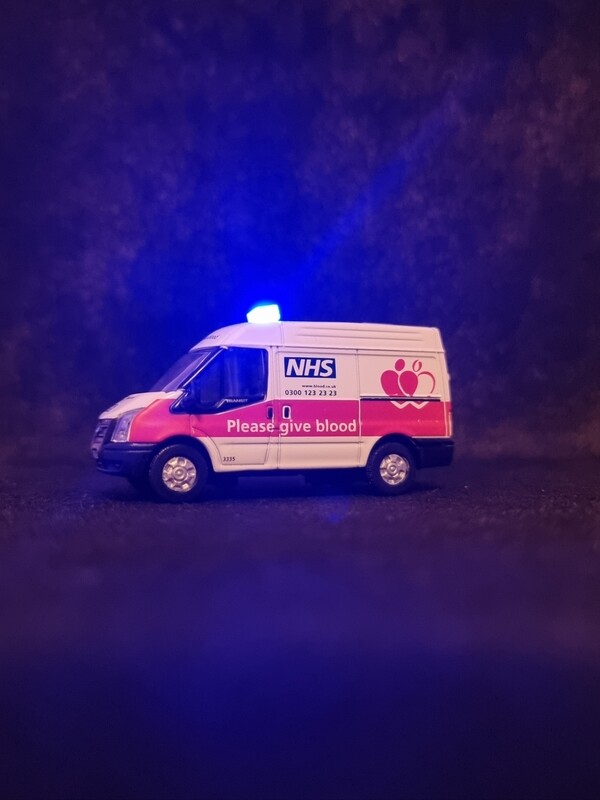76FT008 - NHS Blood Doner Van with Leigh Models and Hobbies Light Series Lights