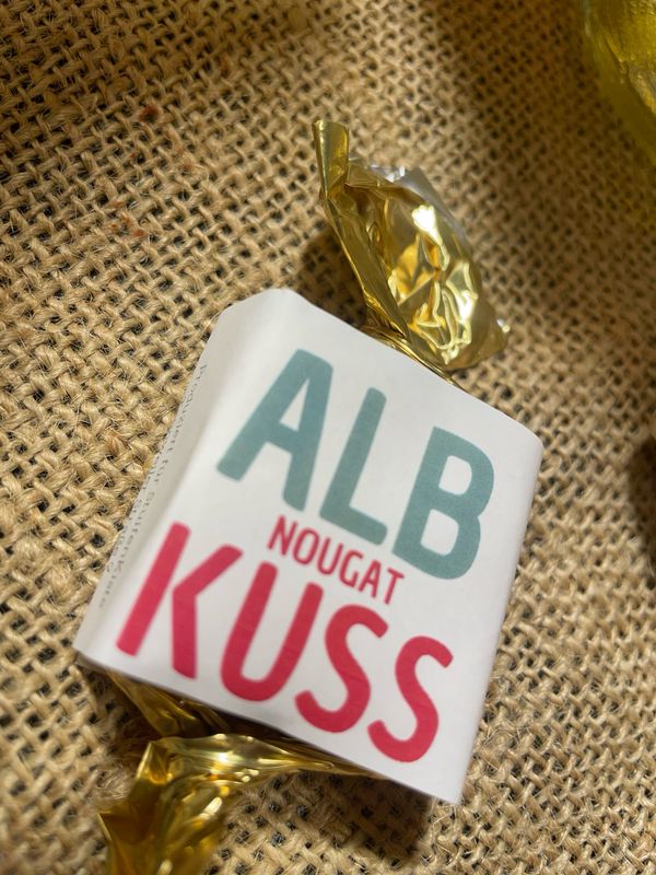 Albkuss Nougat-Schoklädle 23g schwäbisch Albkuss Nougat-Schoklädle 23g schwäbisch