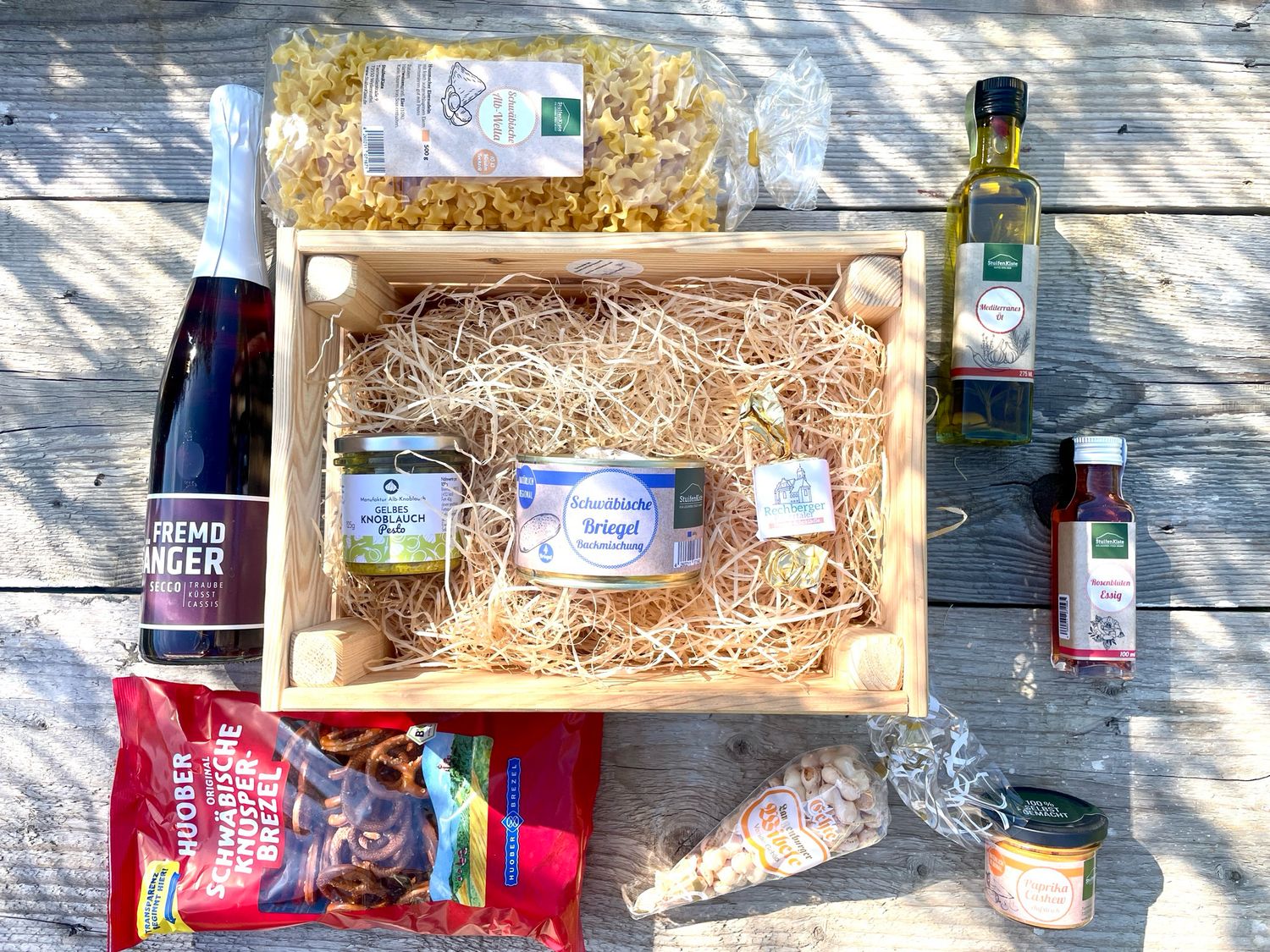 Rechberg Geschenkkiste – Schwäbische Genussbox mit Secco, Feinkost & Holzkiste ?