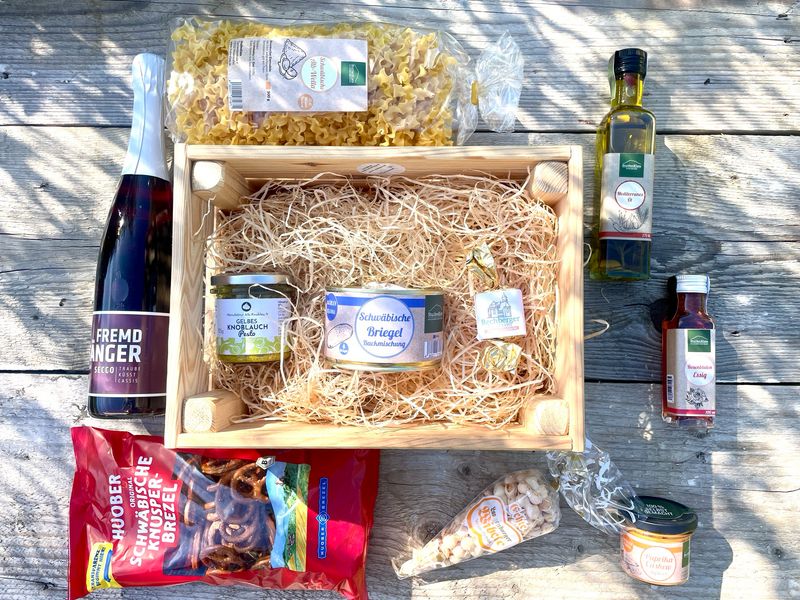 Rechberg Geschenkkiste – Schwäbische Genussbox mit Secco, Feinkost & Holzkiste ?