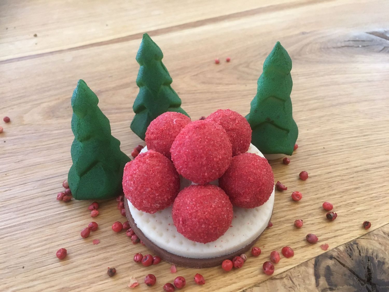 Marzipan Bollenhut handgefertigt aus dem Schwarzwald – süße Geschenkidee ? Marzipan Bollenhut handgefertigt aus dem Schwarzwald – süße Geschenkidee ?
