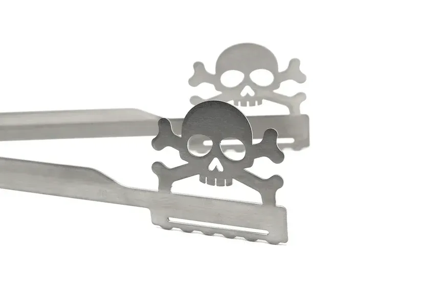 Grillzange Motiv Totenkopf / Skull – Edelstahl Grillzange für Rocker & Biker ☠️ Grillzange Motiv Totenkopf / Skull – Edelstahl Grillzange für Rocker & Biker ☠️