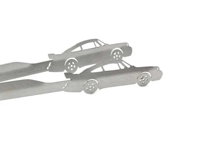 Grillzange Motiv Porsche – Edelstahl Grillzange für Sportwagen- und Porsche-Fans ? Grillzange Motiv Porsche – Edelstahl Grillzange für Sportwagen- und Porsche-Fans ?