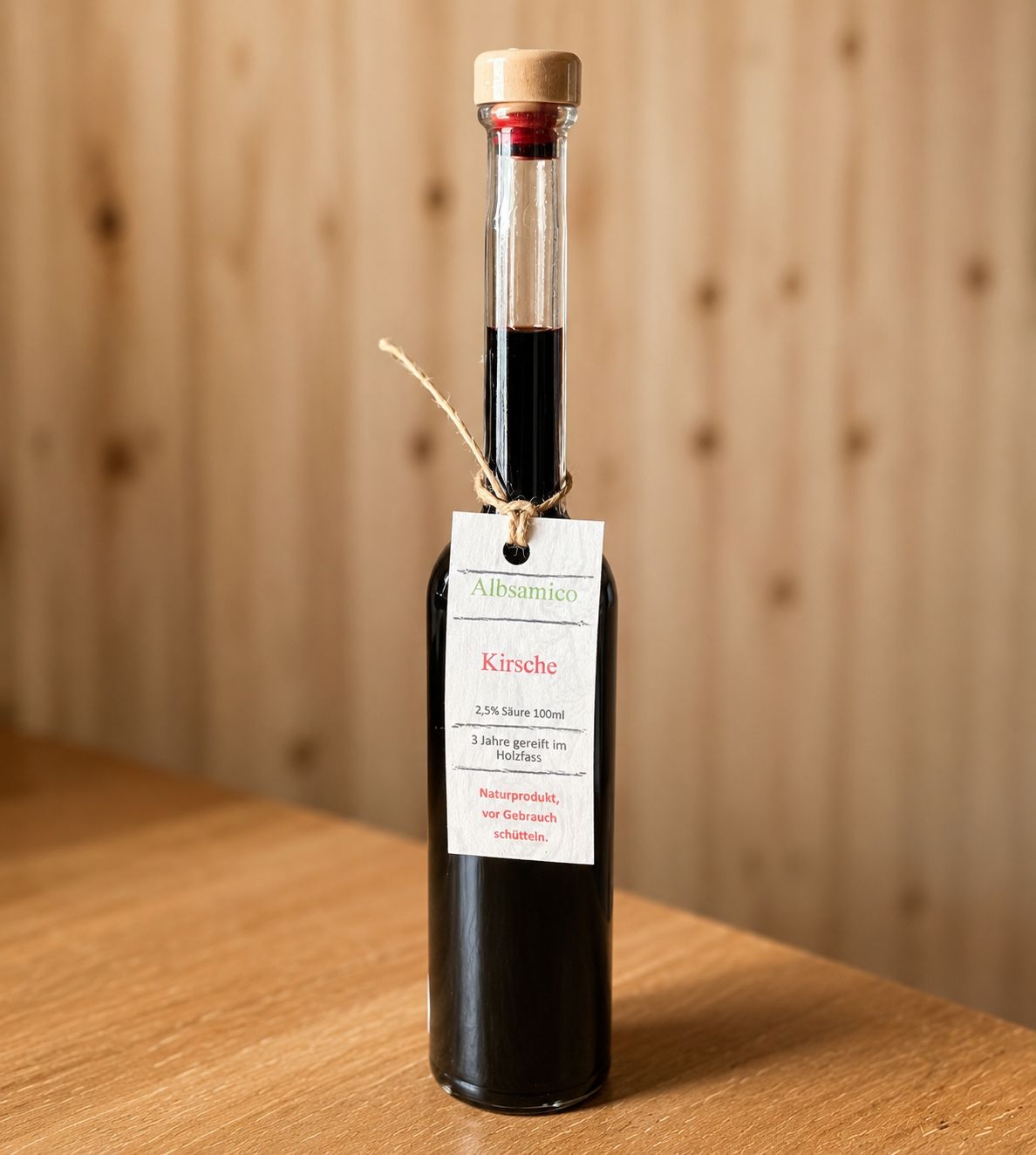 Albsamico Kirsche 100 ml ? Fruchtiger Kirsch-Balsamessig, 3 Jahre im Holzfass gereift – regional, edel und vielseitig für Salate & Desserts.