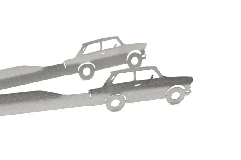 Grillzange Motiv Trabant (Trabbi) – Grillzange aus Edelstahl für Oldtimer-Fans ? Grillzange Motiv Trabant (Trabbi) – Grillzange aus Edelstahl für Oldtimer-Fans ?