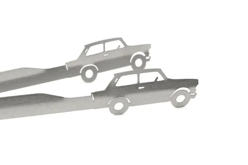 Grillzange Motiv Trabant (Trabbi) – Grillzange aus Edelstahl für Oldtimer-Fans ? Grillzange Motiv Trabant (Trabbi) – Grillzange aus Edelstahl für Oldtimer-Fans ?