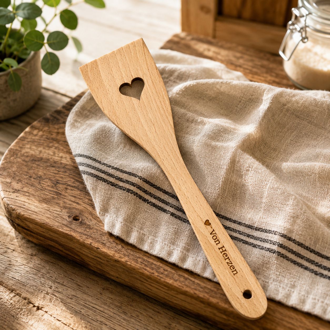 Pfannenwender aus Buchenholz mit Herz – „Von Herzen“ Geschenk ❤️