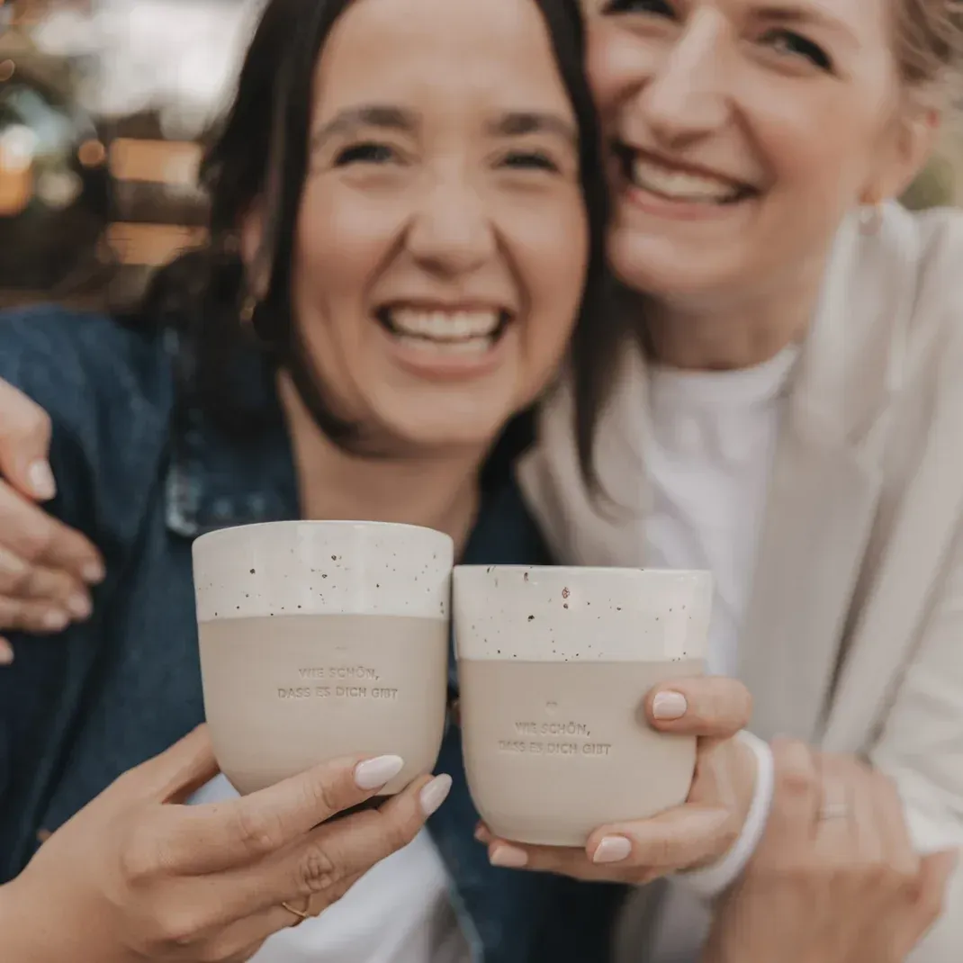 Becher wie schön – Steingutbecher mit liebevoller Botschaft 320 ml ? Becher wie schön – Steingutbecher mit liebevoller Botschaft 320 ml ?