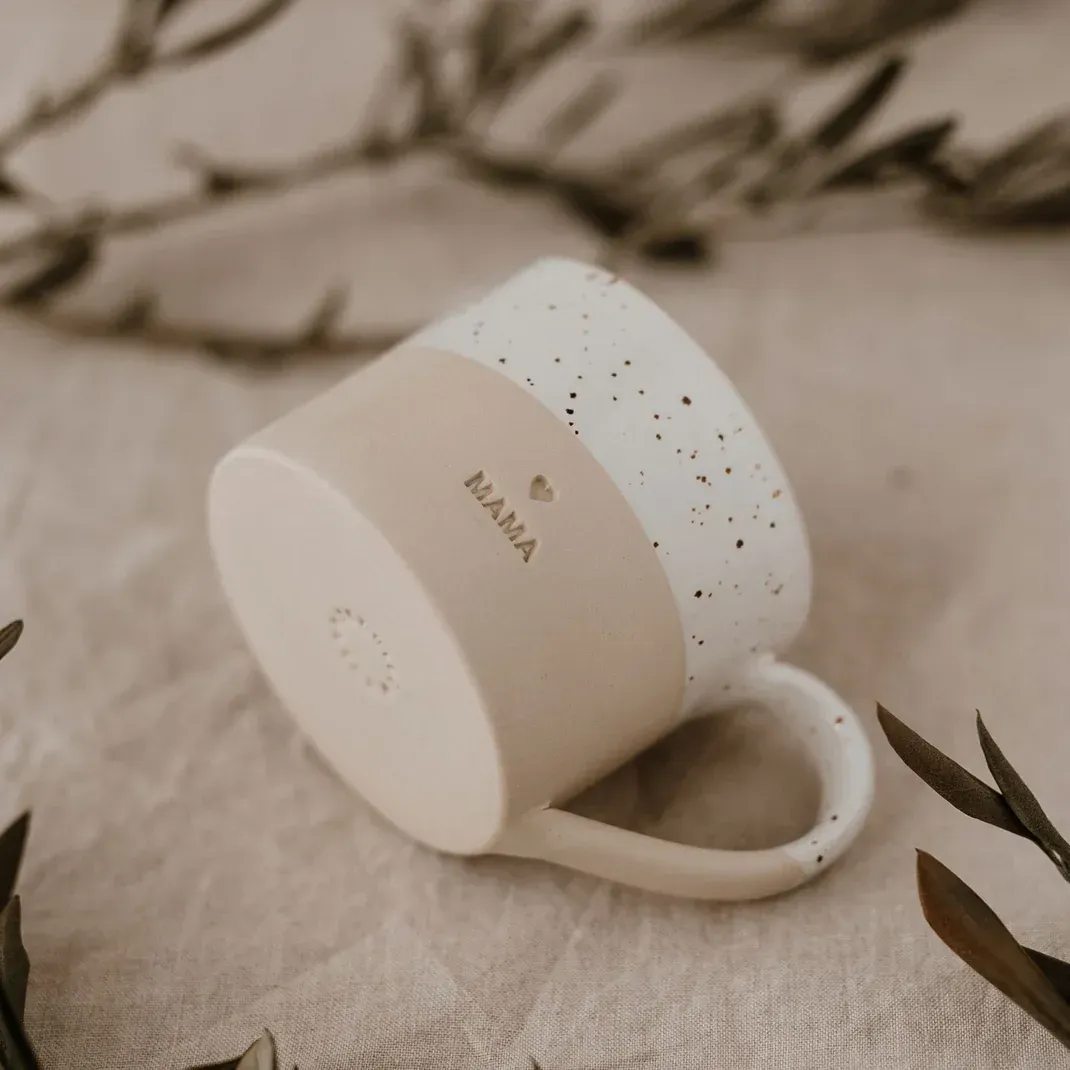 Tasse Mama – handgefertigte Steinguttasse mit Herz 250 ml ? Tasse Mama – handgefertigte Steinguttasse mit Herz 250 ml ?