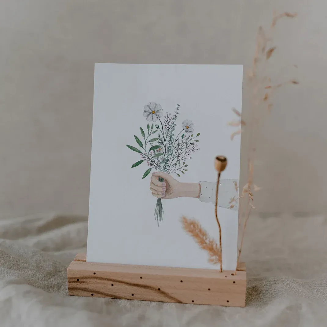 Postkarte Blumenhand – florale Grußkarte mit Blumenstrauß ? Postkarte Blumenhand – florale Grußkarte mit Blumenstrauß ?