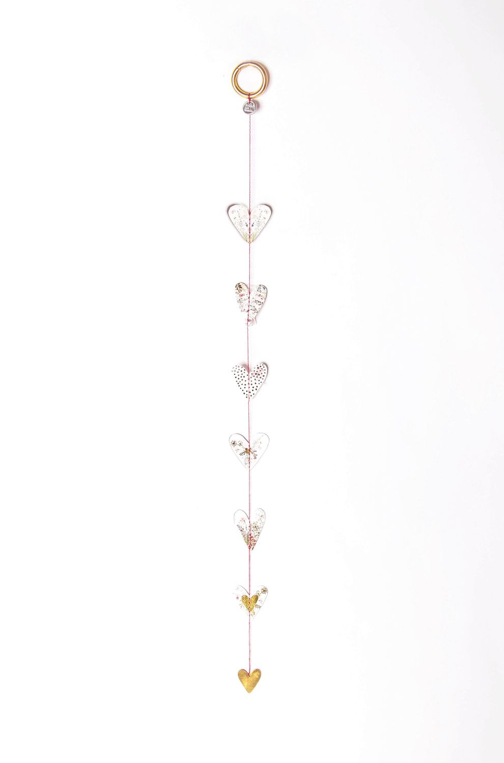 Mini Herzketten – Deko-Herzkette aus genähter Pappe mit Metallring weißblumen? Mini Herzketten – Deko-Herzkette aus genähter Pappe mit Metallring weißblumen?