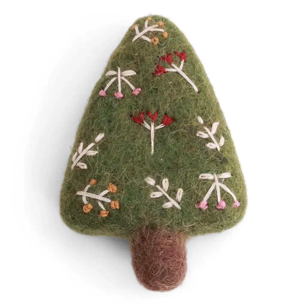 Kleiner Weihnachtsbaum mit Stickerei – handgefertigter Filz-Tannenbaum aus Nepal ? Kleiner Weihnachtsbaum mit Stickerei – handgefertigter Filz-Tannenbaum aus Nepal ?