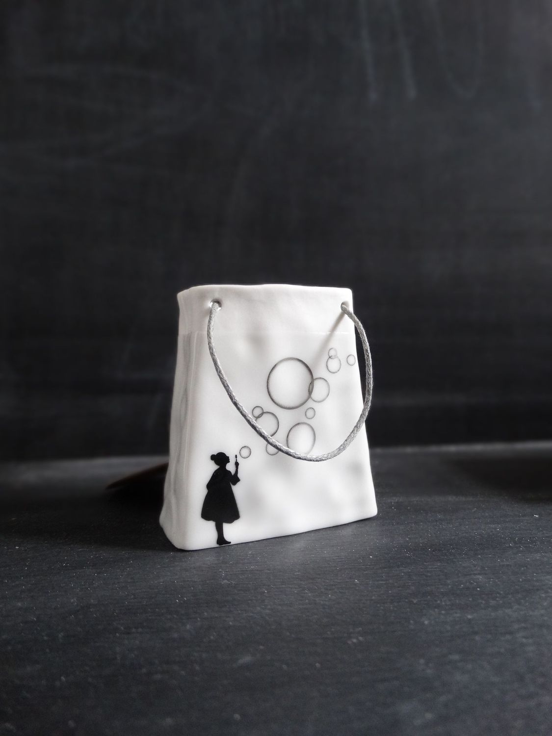 Kleine Porzellantüte mit Seifenblasen-Motiv – dekorative Geschenktüte ? Kleine Porzellantüte mit Seifenblasen-Motiv – dekorative Geschenktüte ?