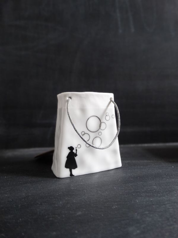 Kleine Porzellantüte mit Seifenblasen-Motiv – dekorative Geschenktüte ?