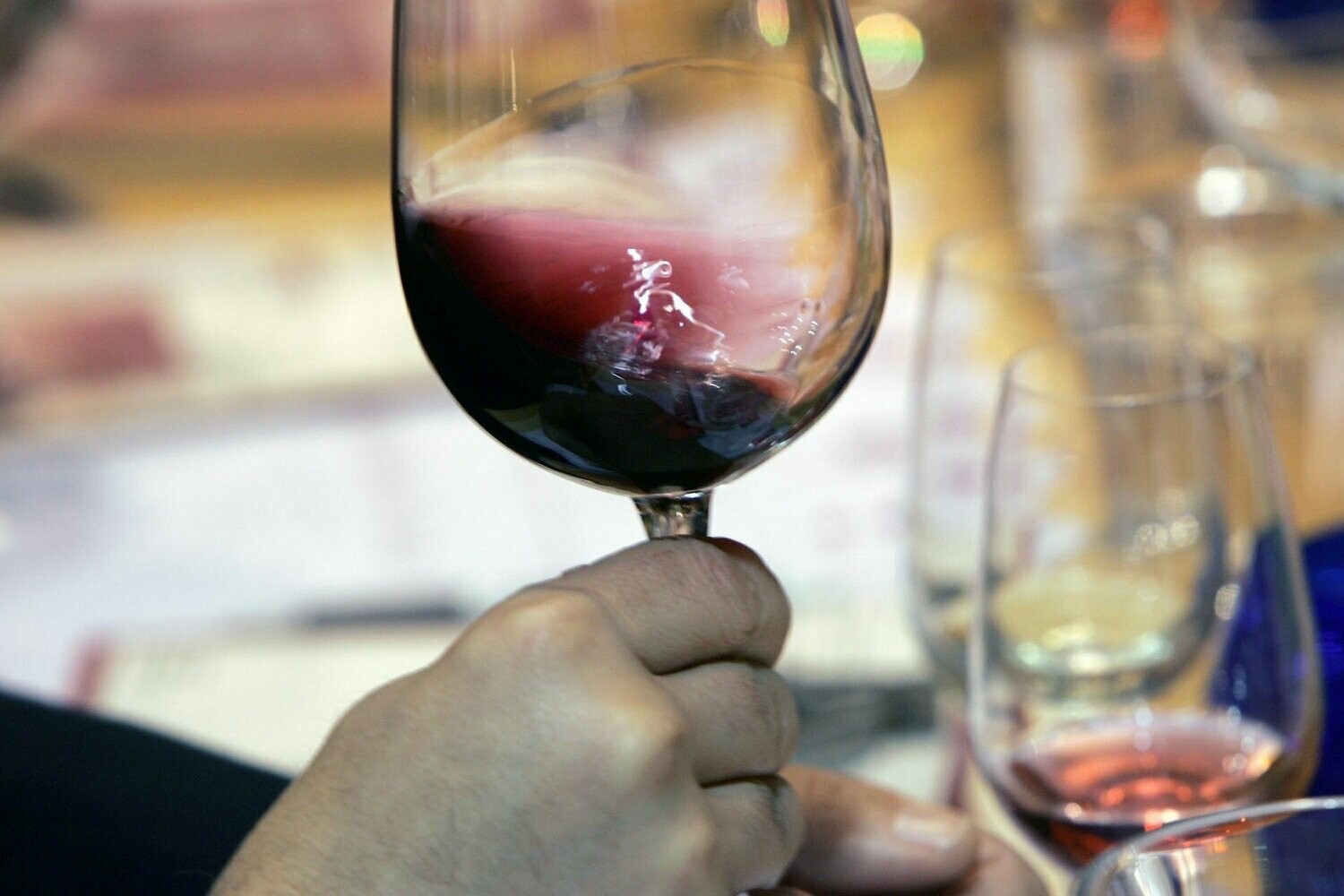 Curso de Protocolo y Cata + Botella Personalizada Curso de Protocolo y Cata + Botella Personalizada