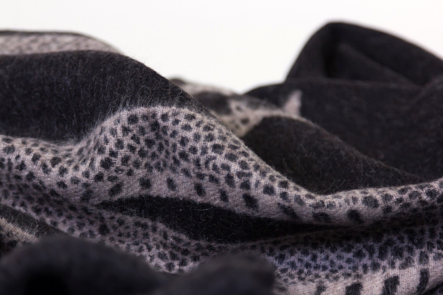 Blacksaw Peyote Reversible Throw