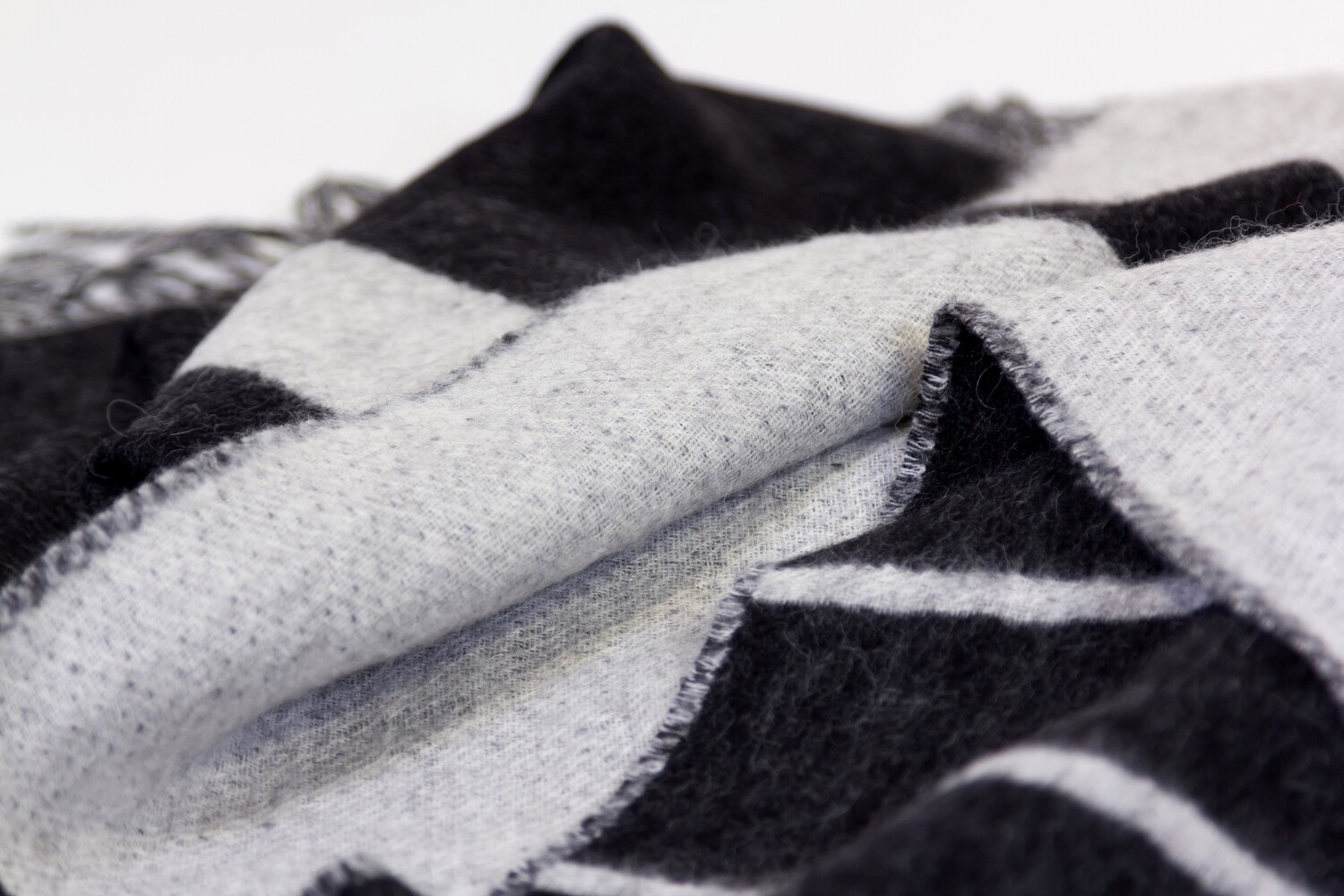 Blacksaw Rattlesnake Reversible Throw