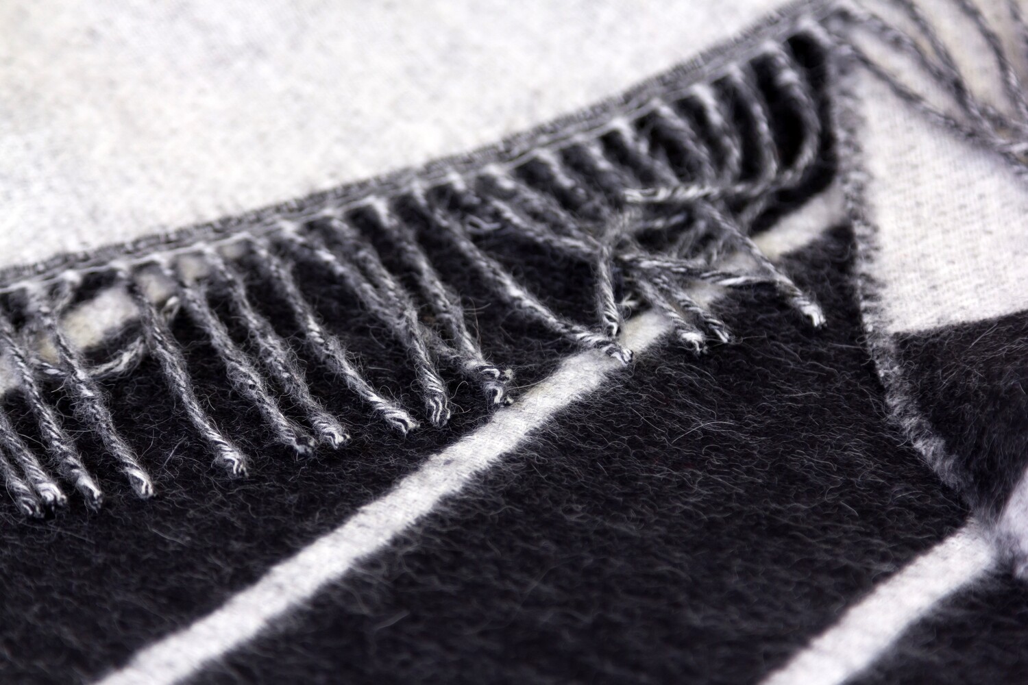 Blacksaw Rattlesnake Reversible Throw