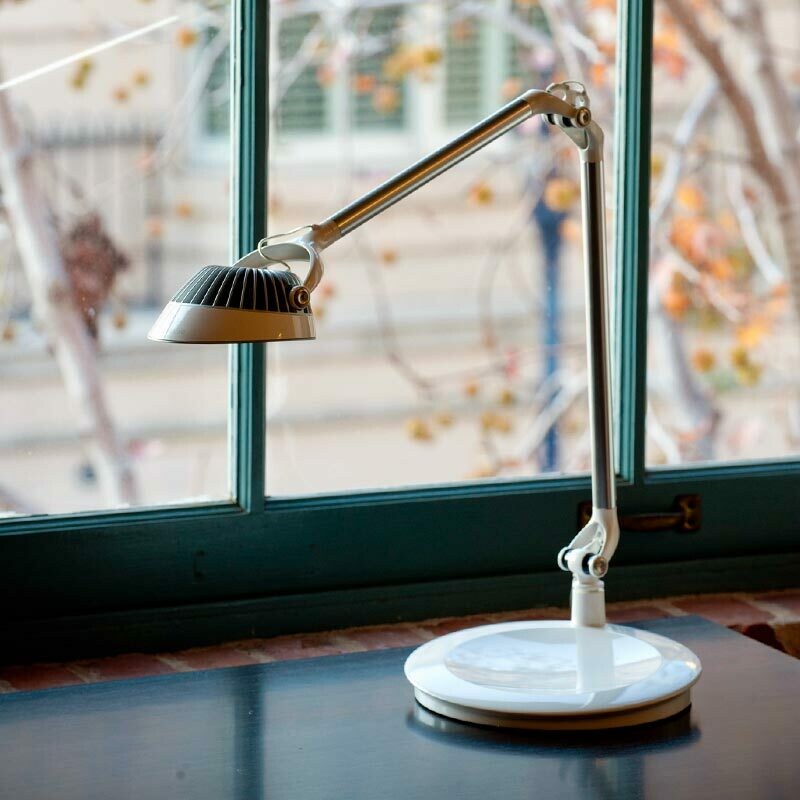 Humanscale Element Vision Desk Lamp