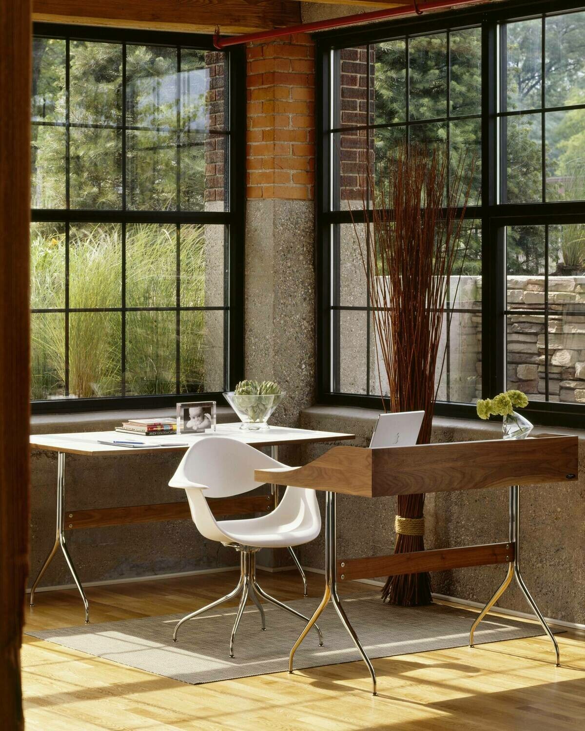 Herman Miller Nelson™ Swag Leg Desk