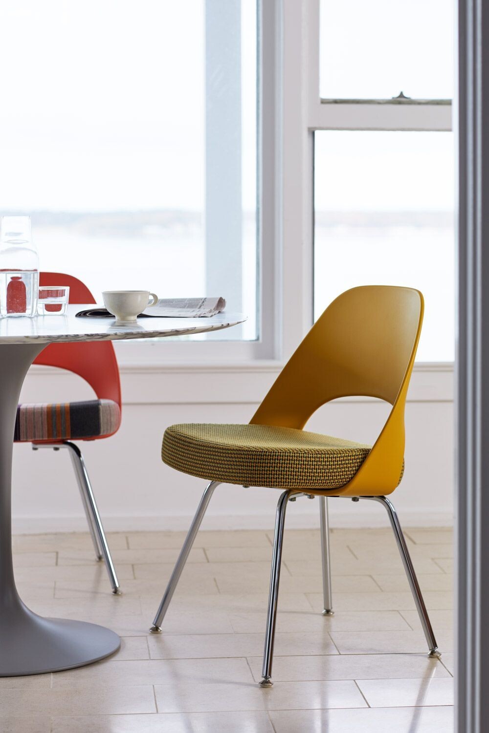 Knoll Saarinen Executive Chair Plastic Back