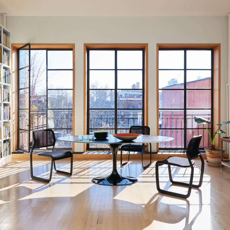 Knoll Saarinen Oval Dining Table