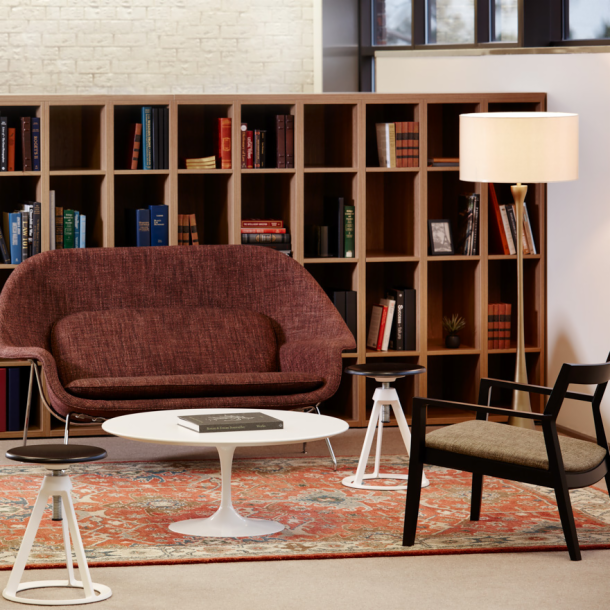 Knoll Womb Settee