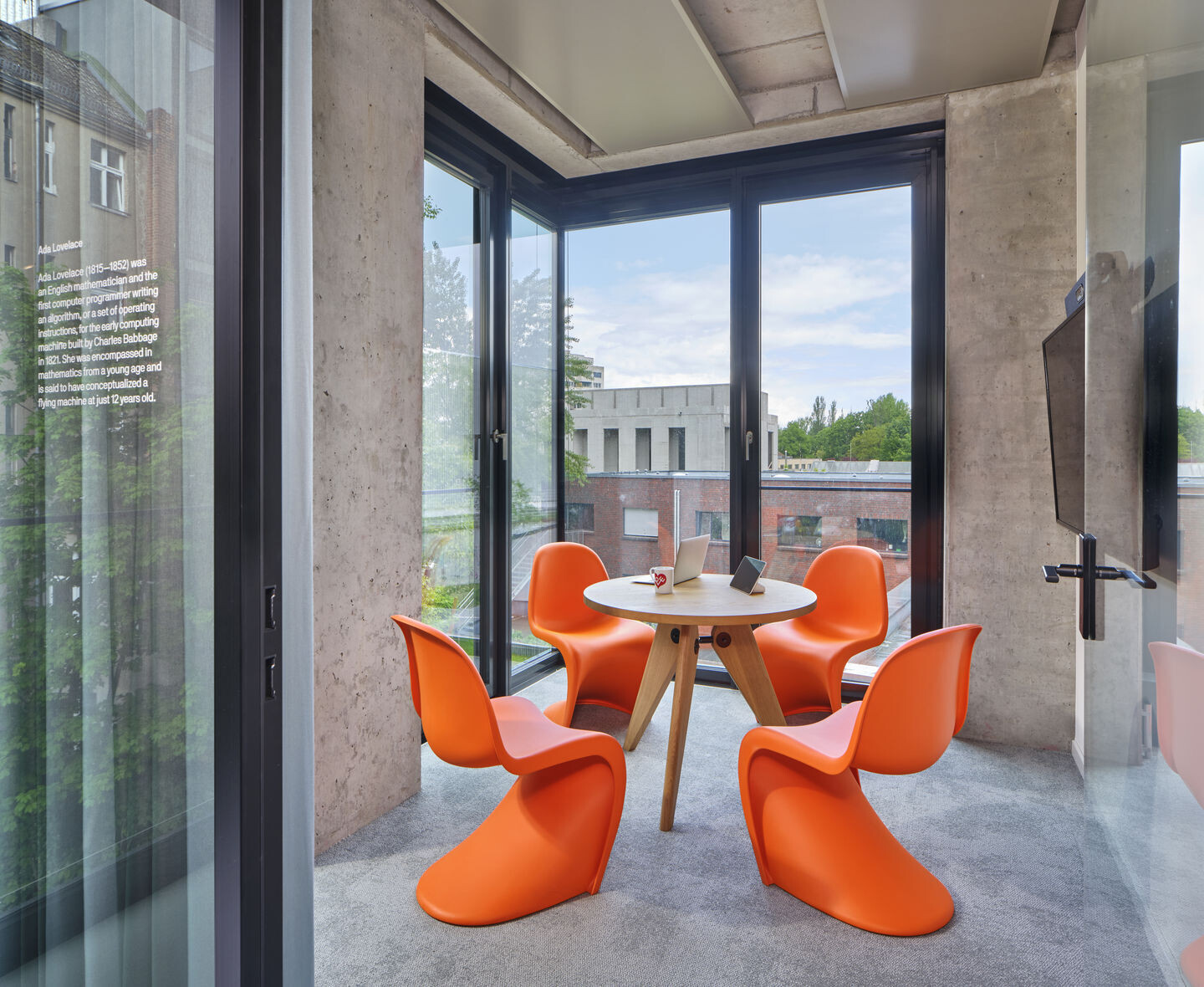 Vitra Guéridon Table