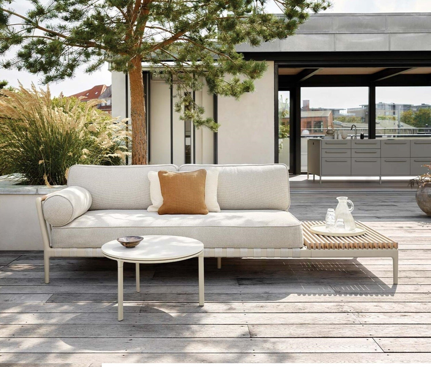 Vipp Open-Air End Table Sofa