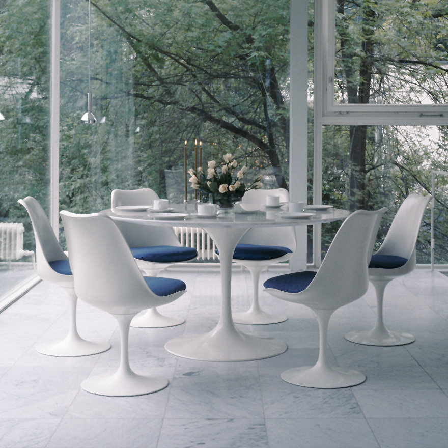 Knoll Saarinen Round Dining Table