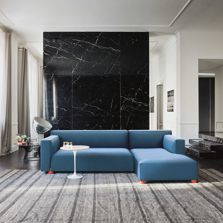 Knoll Saarinen Round 16&quot; Side Table