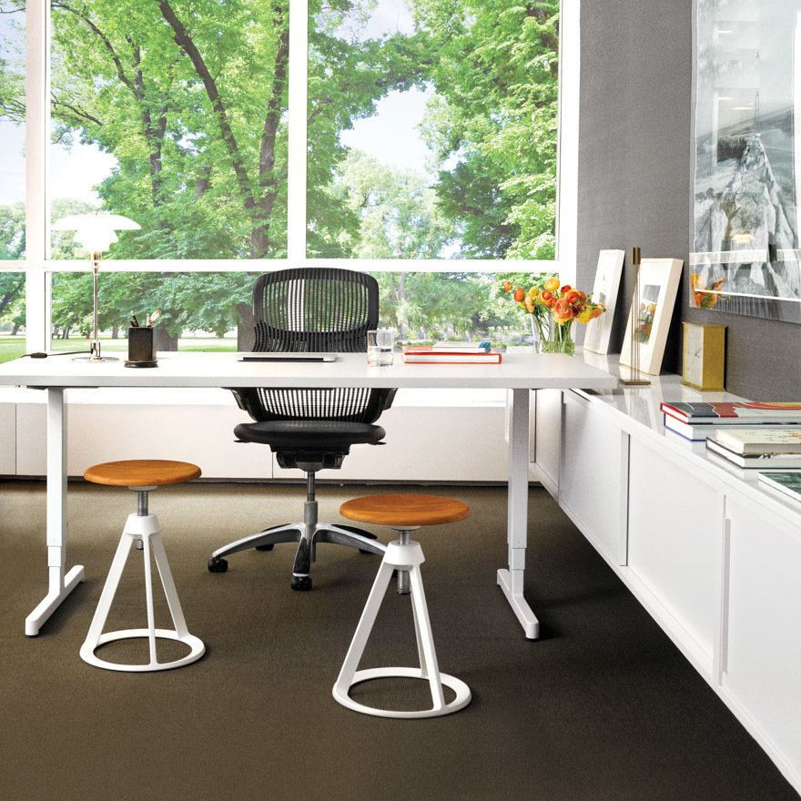 Knoll Piton™ Stool