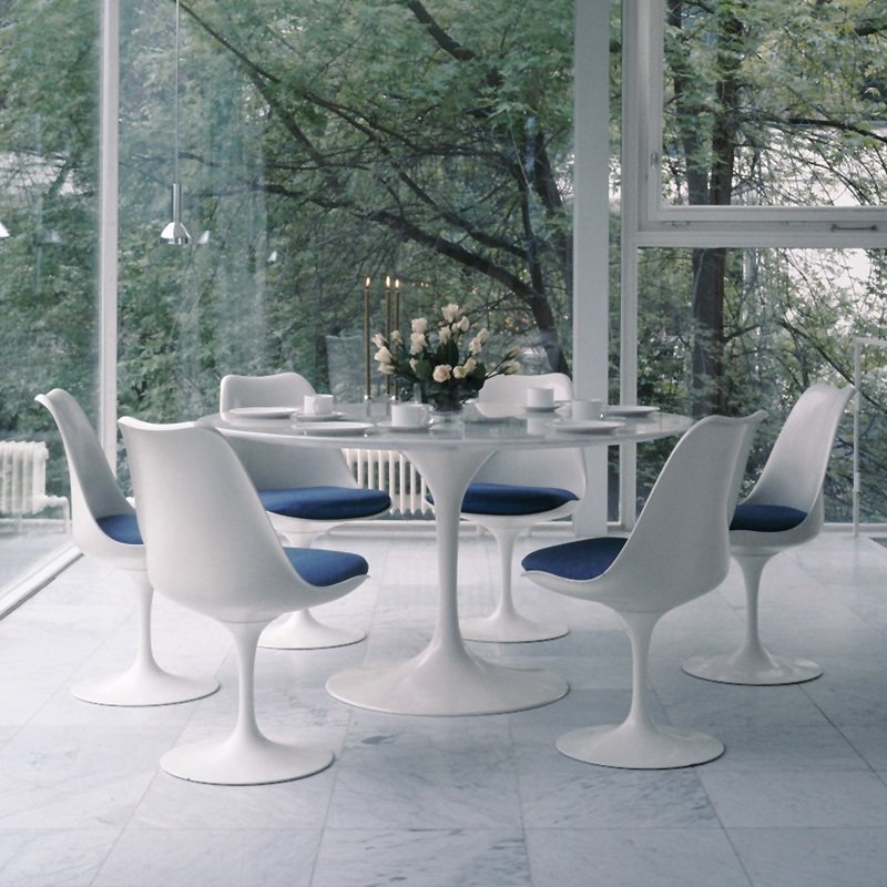 Knoll Saarinen Round Dining Table