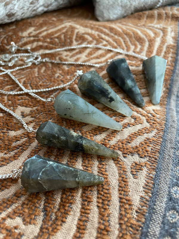 Pendule divinatoire en labradorite