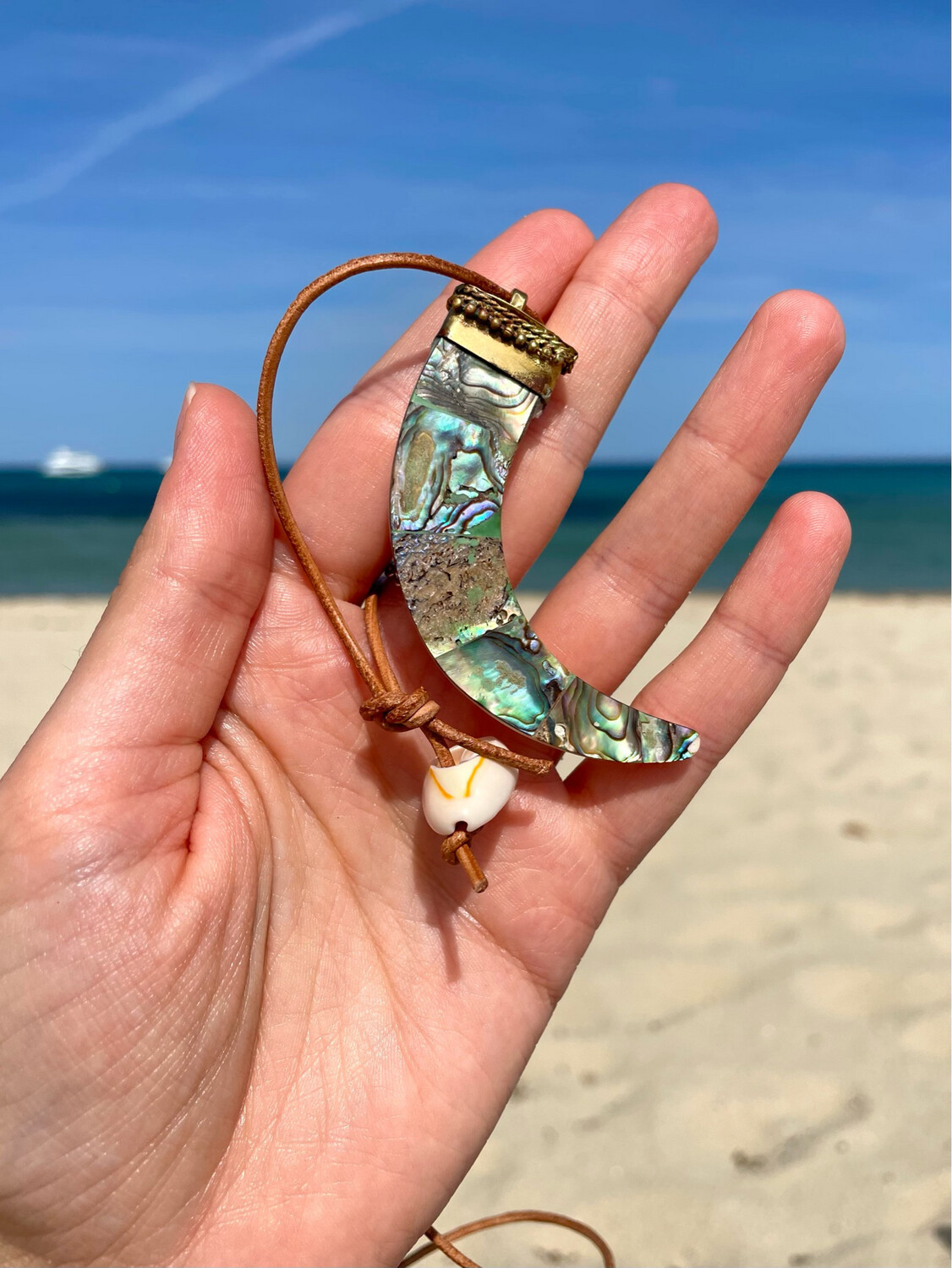 Collier sautoir Giulia corne en nacre abalone 