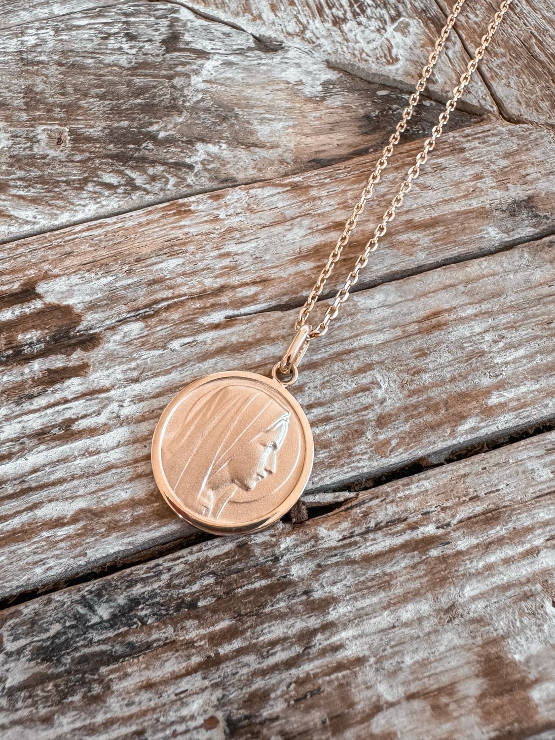 Collier Vierge Marie rond 