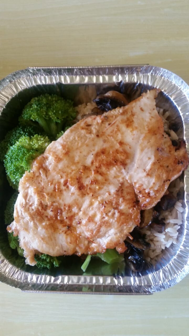 Free Range Chicken Fillet with broccoli, mushrooms and brown rice (to Order)