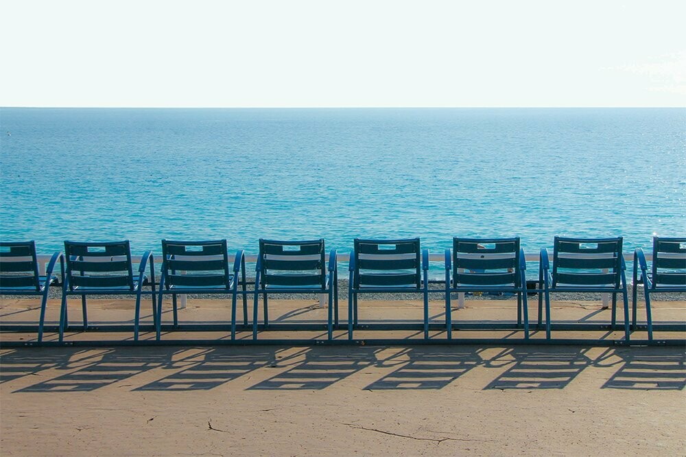 Leinwandbild Nizza Stühle