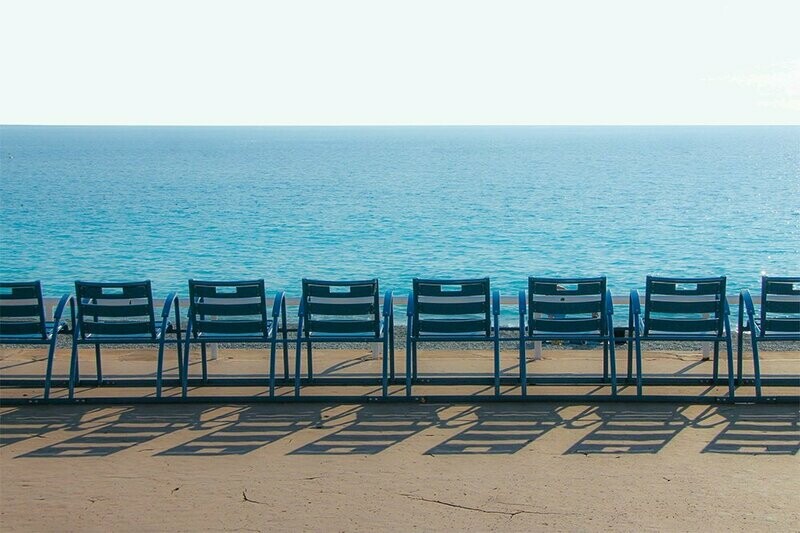 Leinwandbild Nizza Stühle
