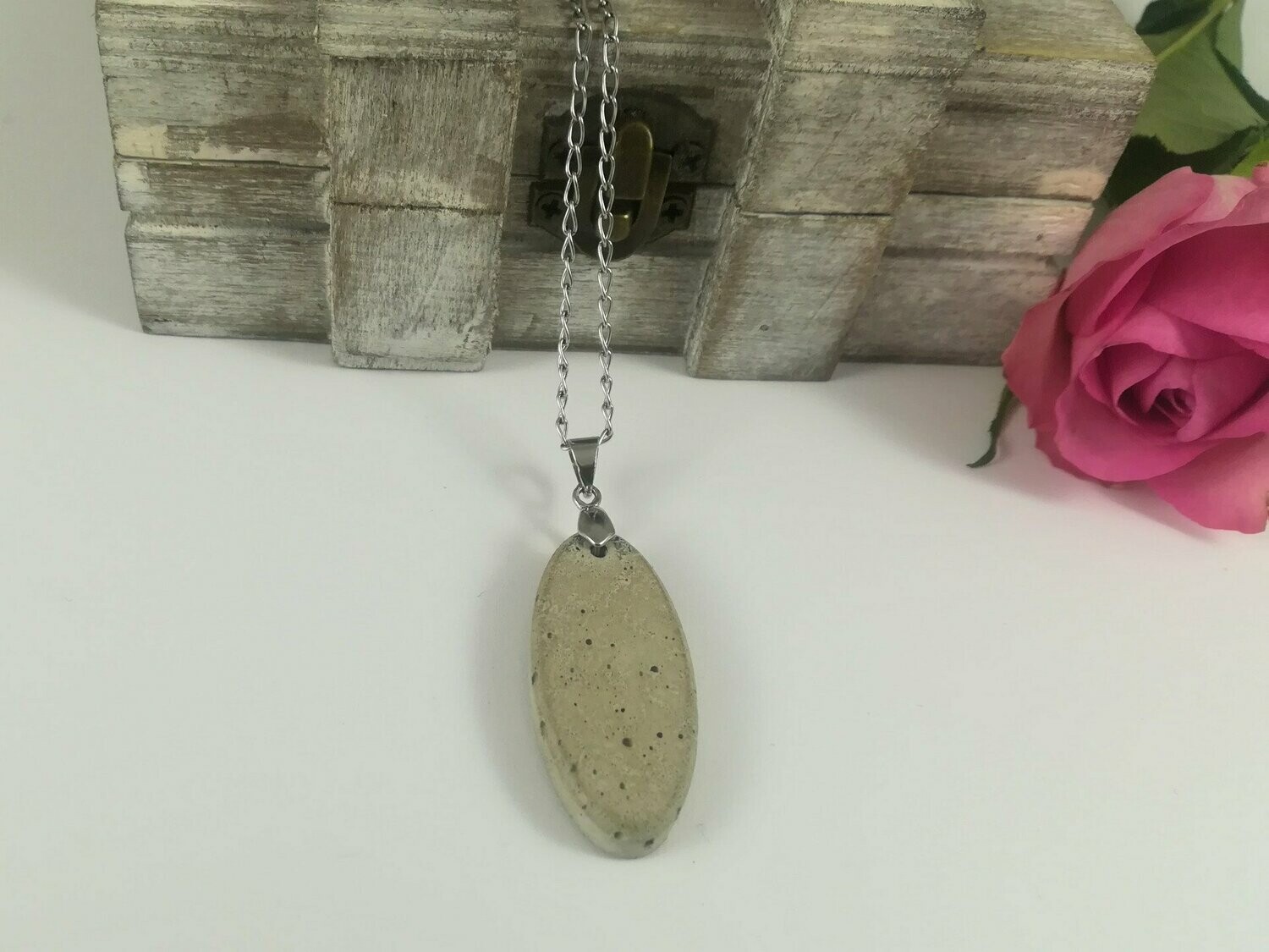 Beton Schmuck Halskette länglich-oval grau pur