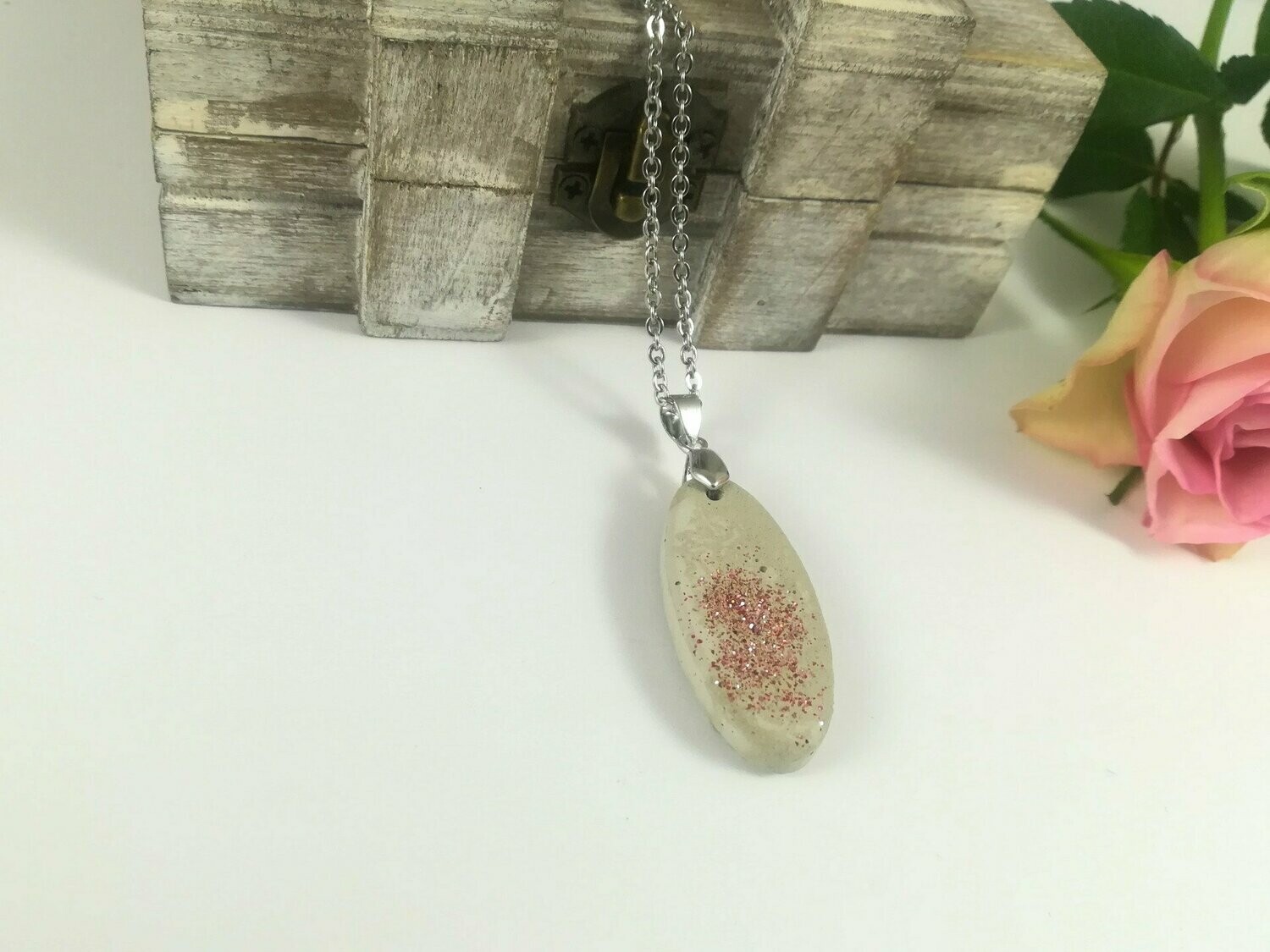 Beton Schmuck Halskette länglich-oval grau rosa