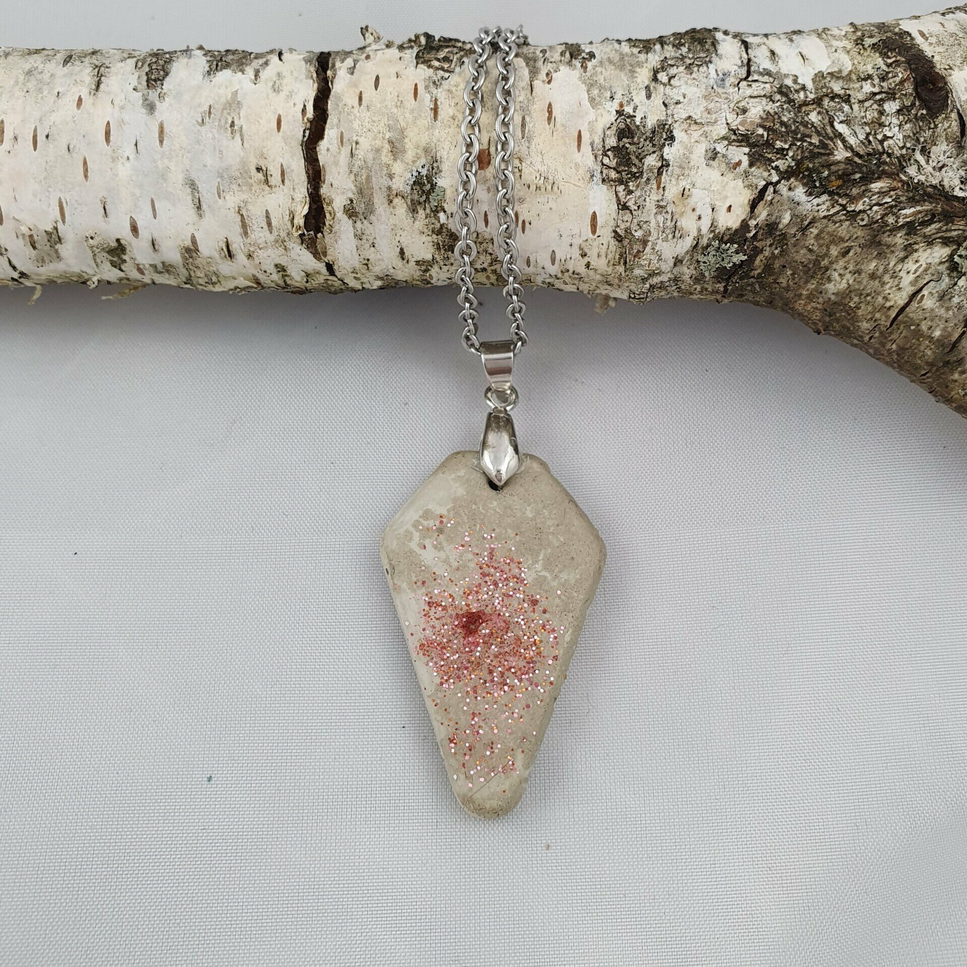 Beton Schmuck Halskette raute grau rosa rosé