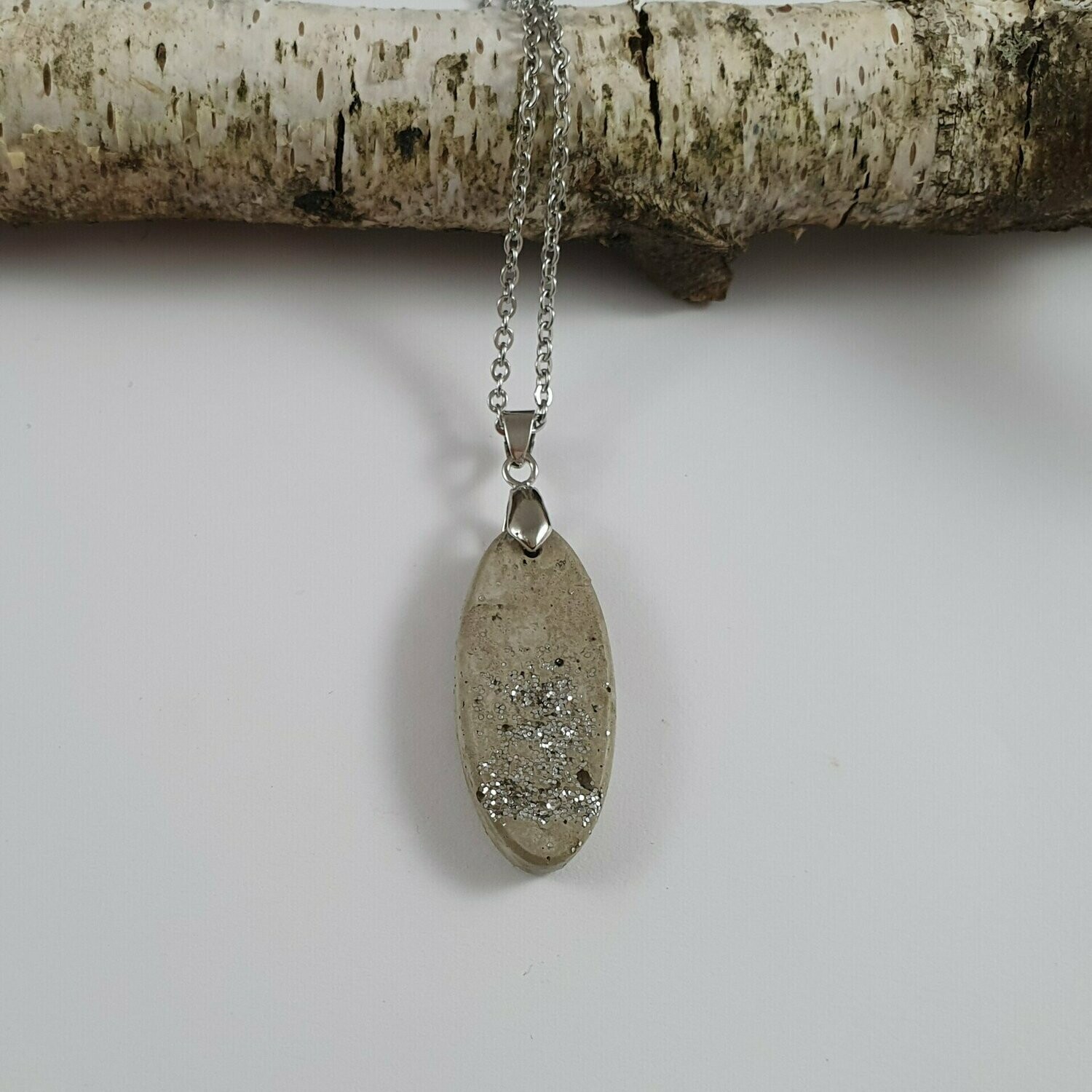 Beton Schmuck Halskette länglich-oval grau silber