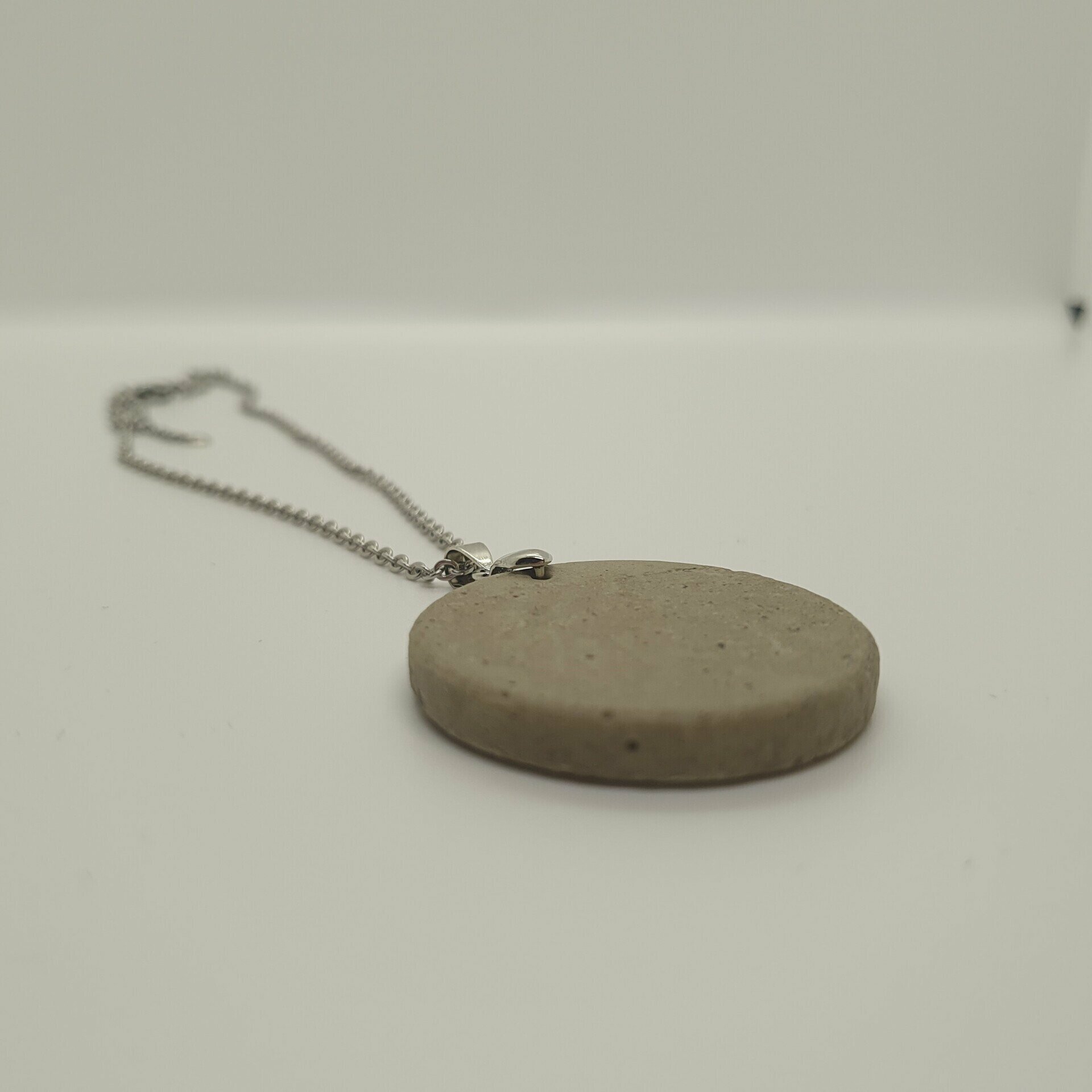 Beton Schmuck Halskette rund grau pur