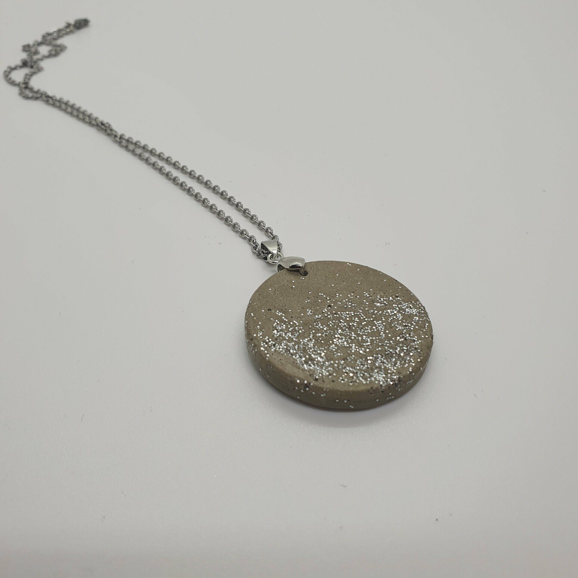 Beton Schmuck Halskette rund grau silber