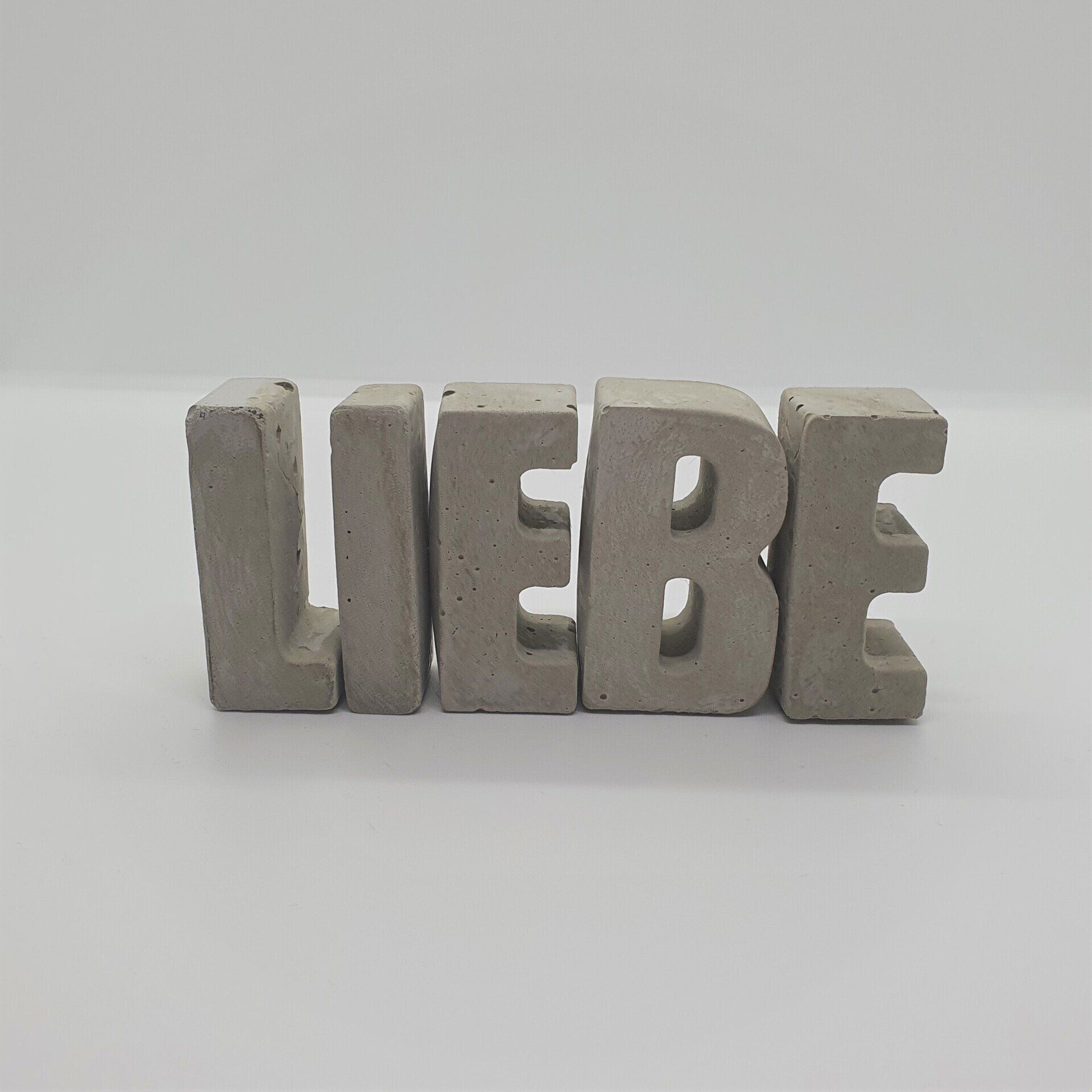 Beton Buchstaben
