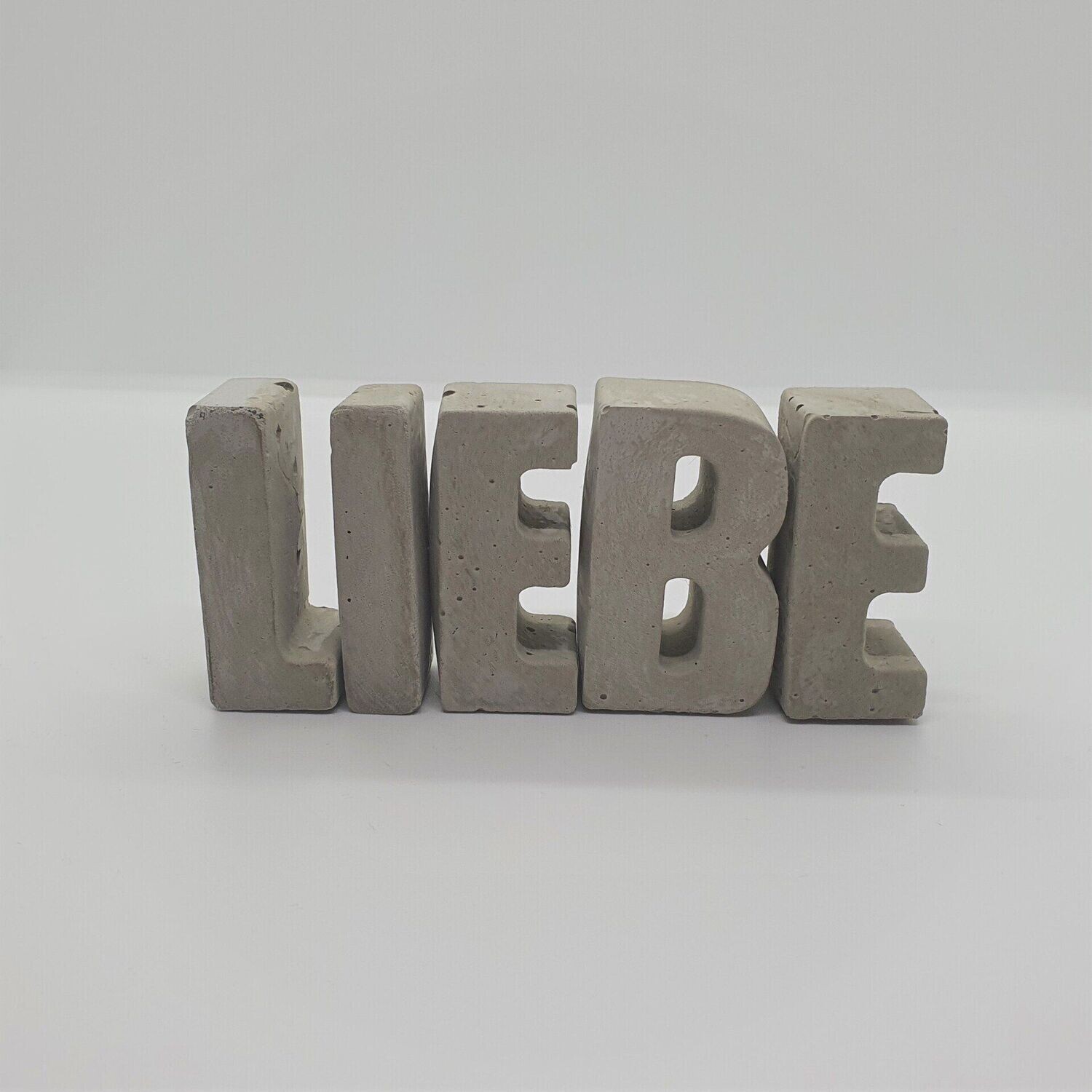 Beton Buchstaben "Liebe" Schriftzug