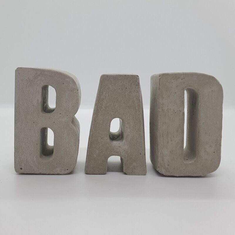 Beton Buchstaben "Bad" Schriftzug für das Badezimmer