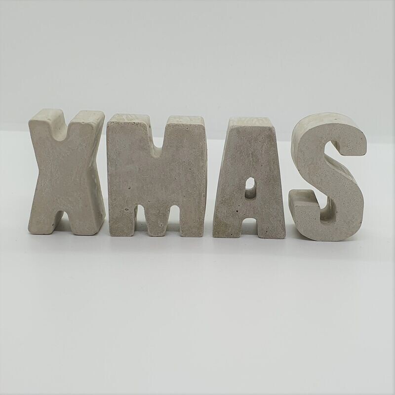 Beton Buchstaben "Xmas" Schriftzug  Weihnachten